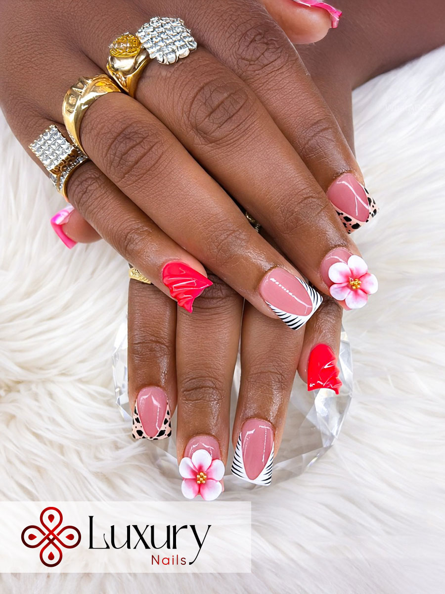 LUXURY NAILS